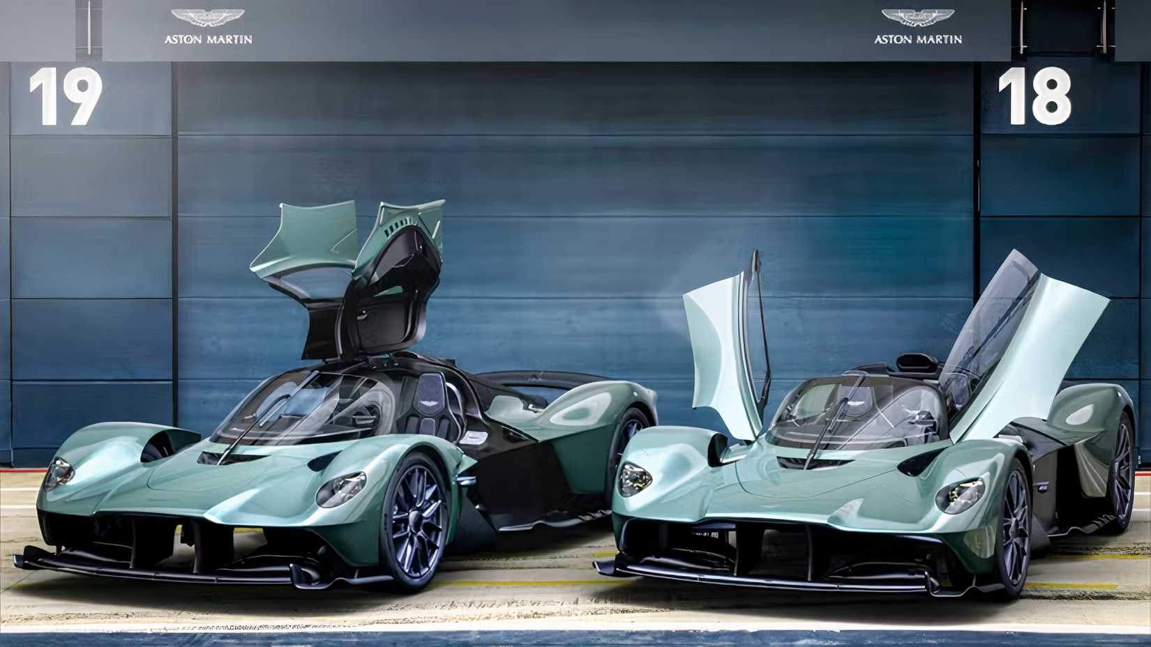Aston Martin Valkyrie lineup front 3/4