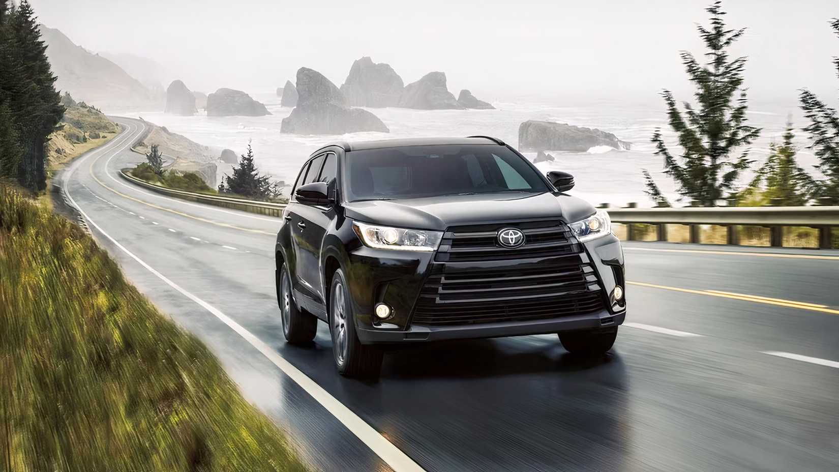2019 Toyota Highlander Hybridfront 3/4 action