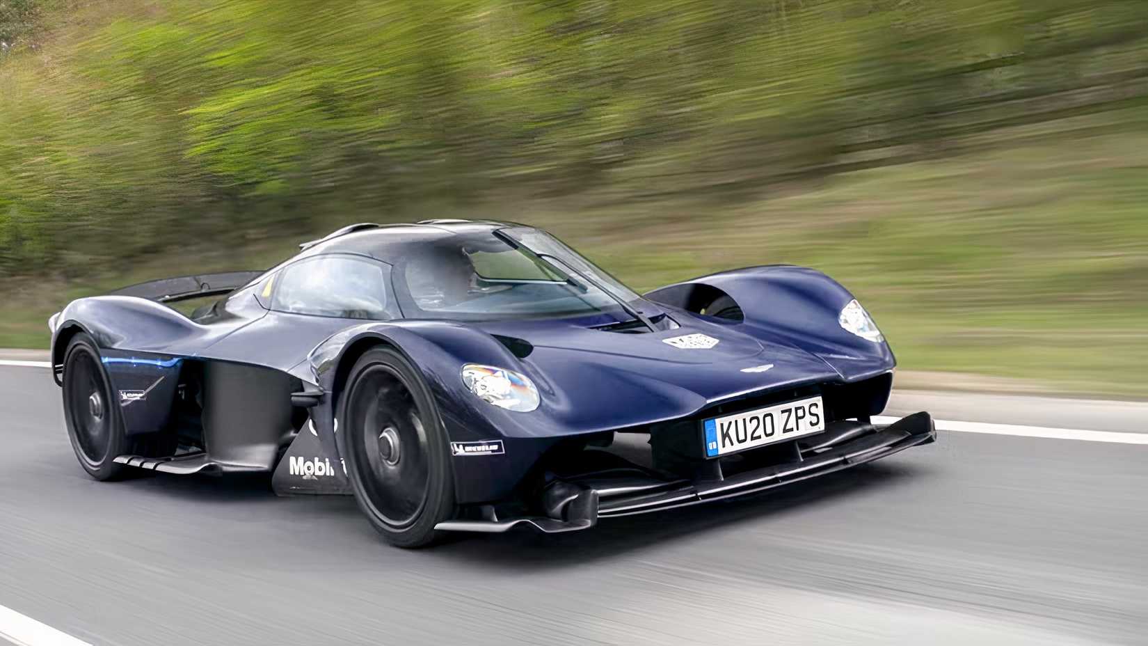 Aston Martin Valkyrie front 3/4 action
