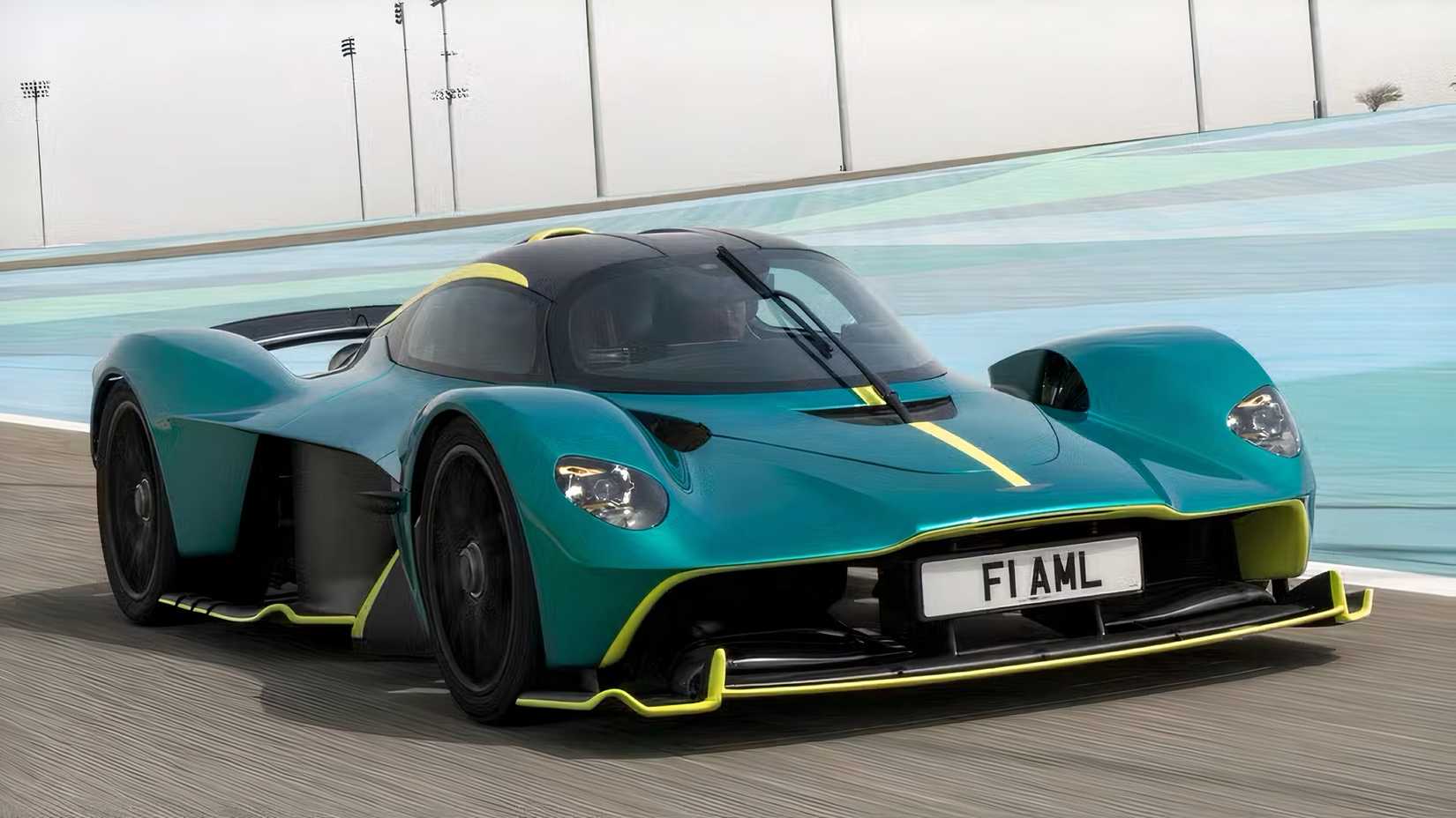 Aston Martin Valkyrie front 3/4 action