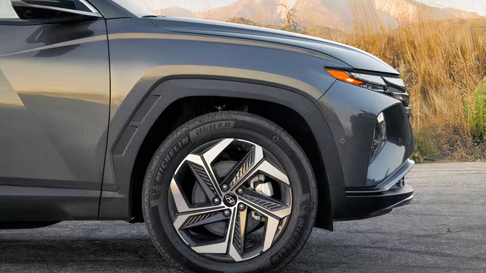 Close-up shot of 2023 Hyundai Tucson Hybrid front end