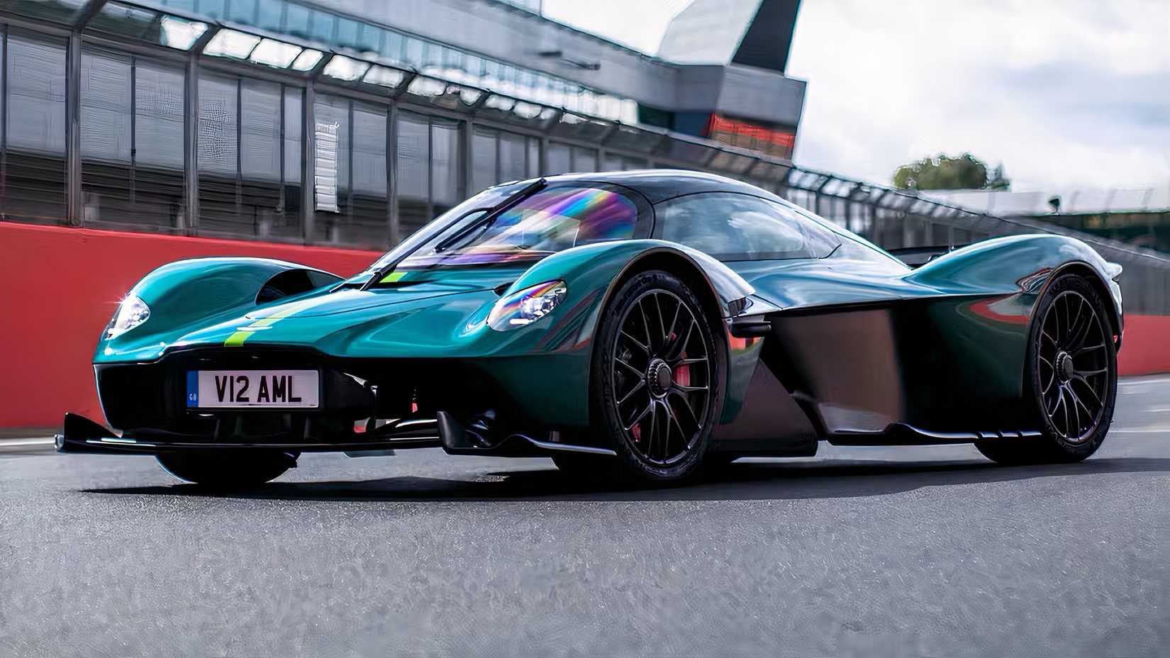 Aston Martin Valkyrie front 3/4