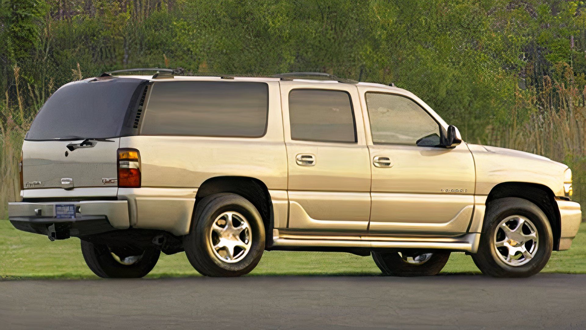 2006 GMC Yukon XL rear 3/4 parked