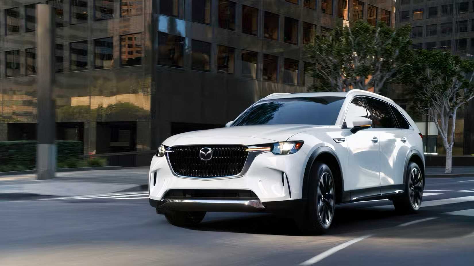 2026 Mazda CX-70 PHEV front 3/4 action