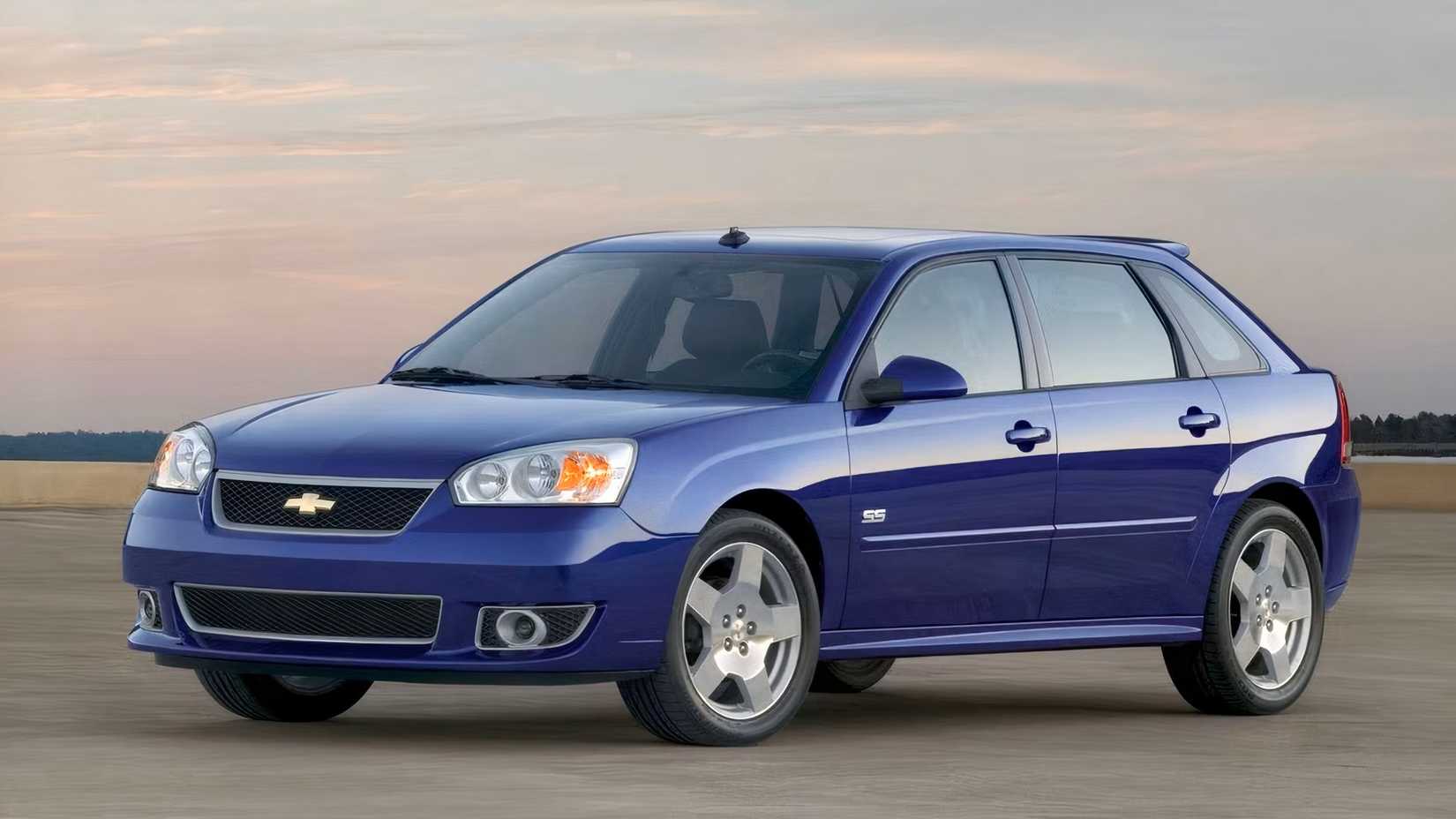 2006 Chevrolet Malibu Maxx front 3/4 shot parked
