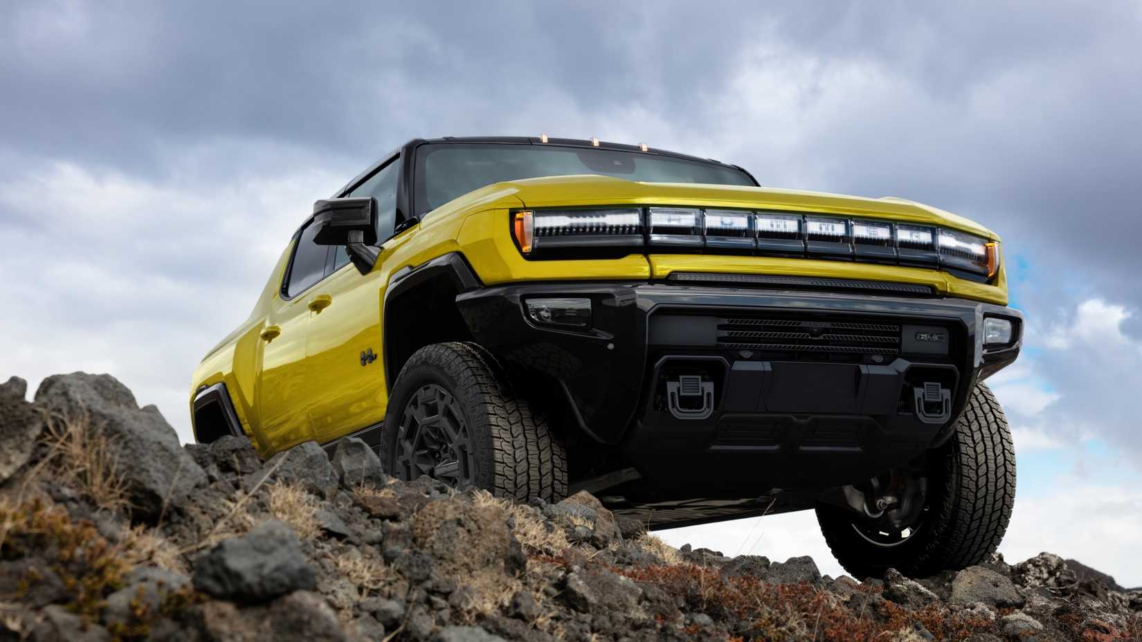 2027 GMC Hummer EV ÍCONE | 25 fotos frontais estacionadas fora de estrada