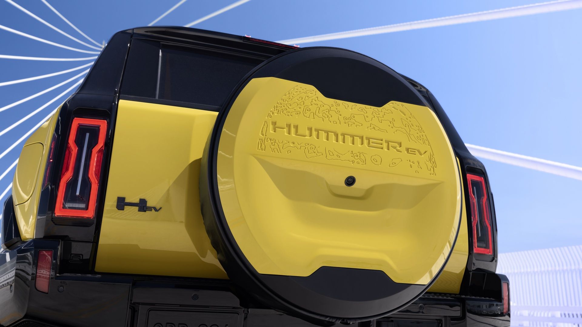2027 GMC Hummer EV ÍCONE | 25 tiro traseiro estacionado