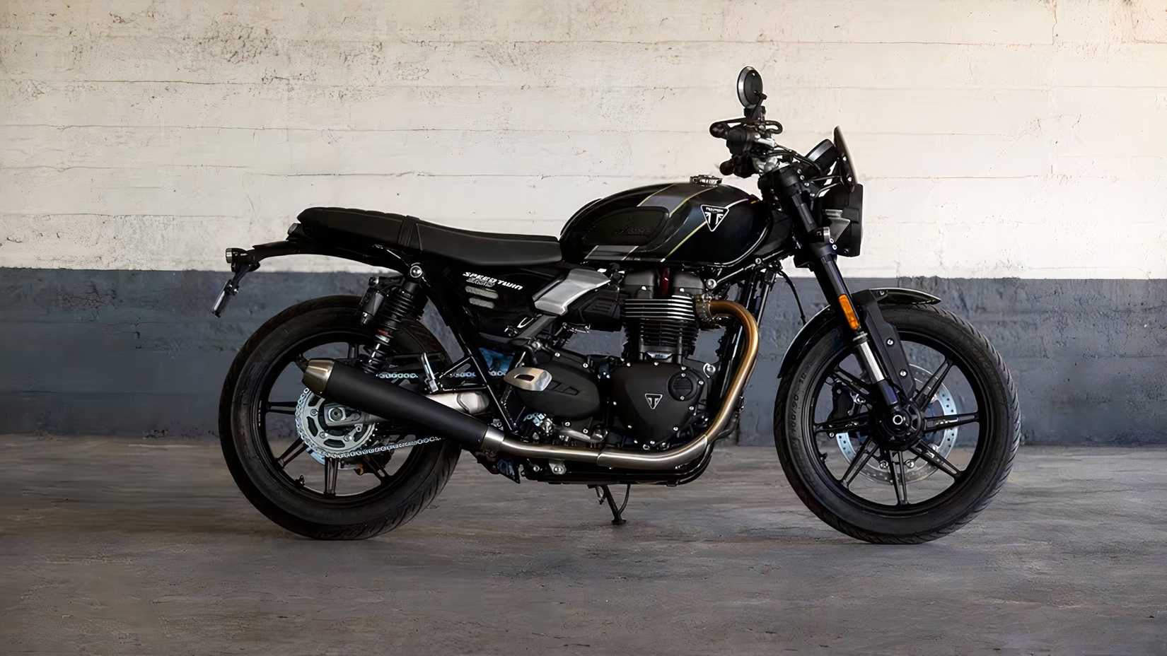 Triumph Speed ​​Twin 900 profile on the right