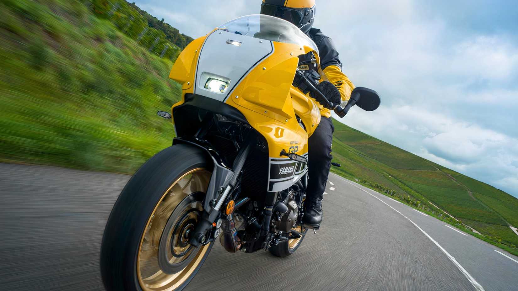 Yamaha XSR900 GP - Close-up front action shot