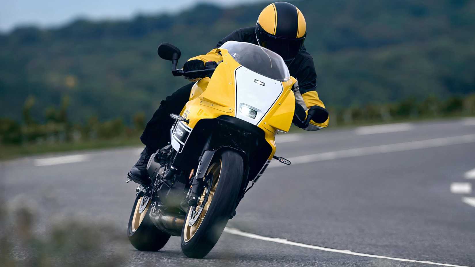 Yamaha XSR900 GP - On the turn on the open road