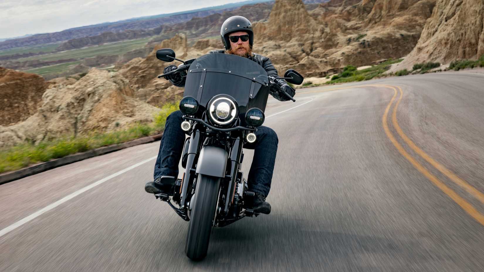 2026 Harley Davidson Deadwood front end cornering shot