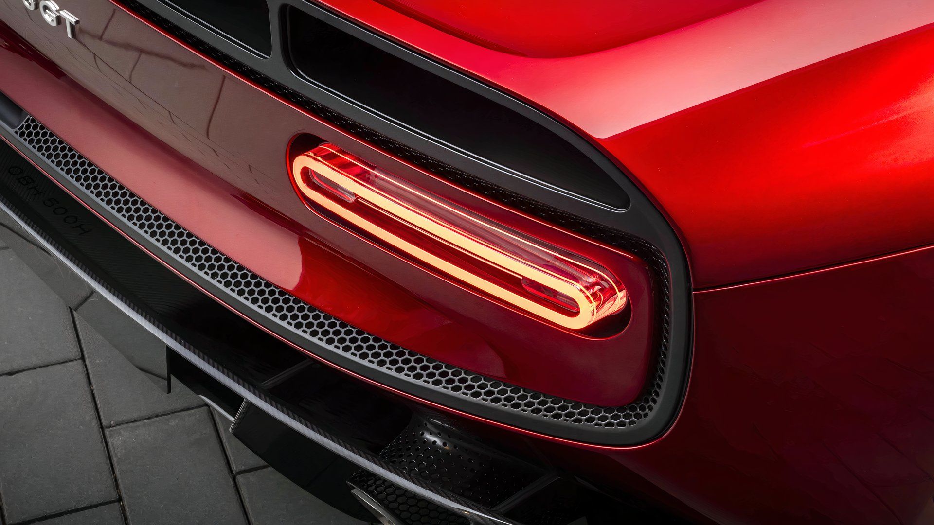 McLaren Brings Back The Manual Gearbox, And It Feels Like 1995 Again