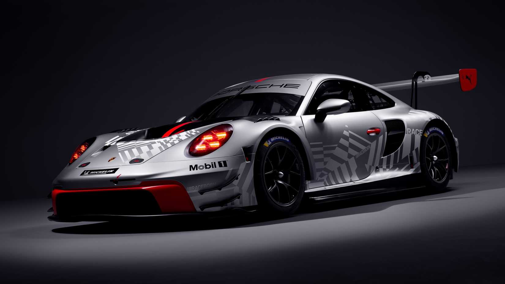 Porsche 911 GT3 R (1)