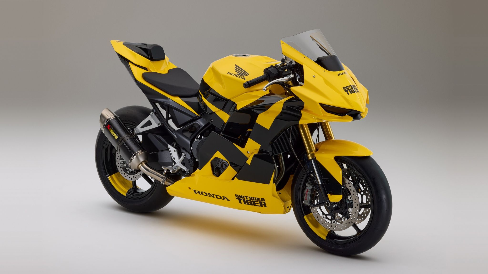 Honda, Onitsuka Tiger Debut Middleweight Sportbike Concept