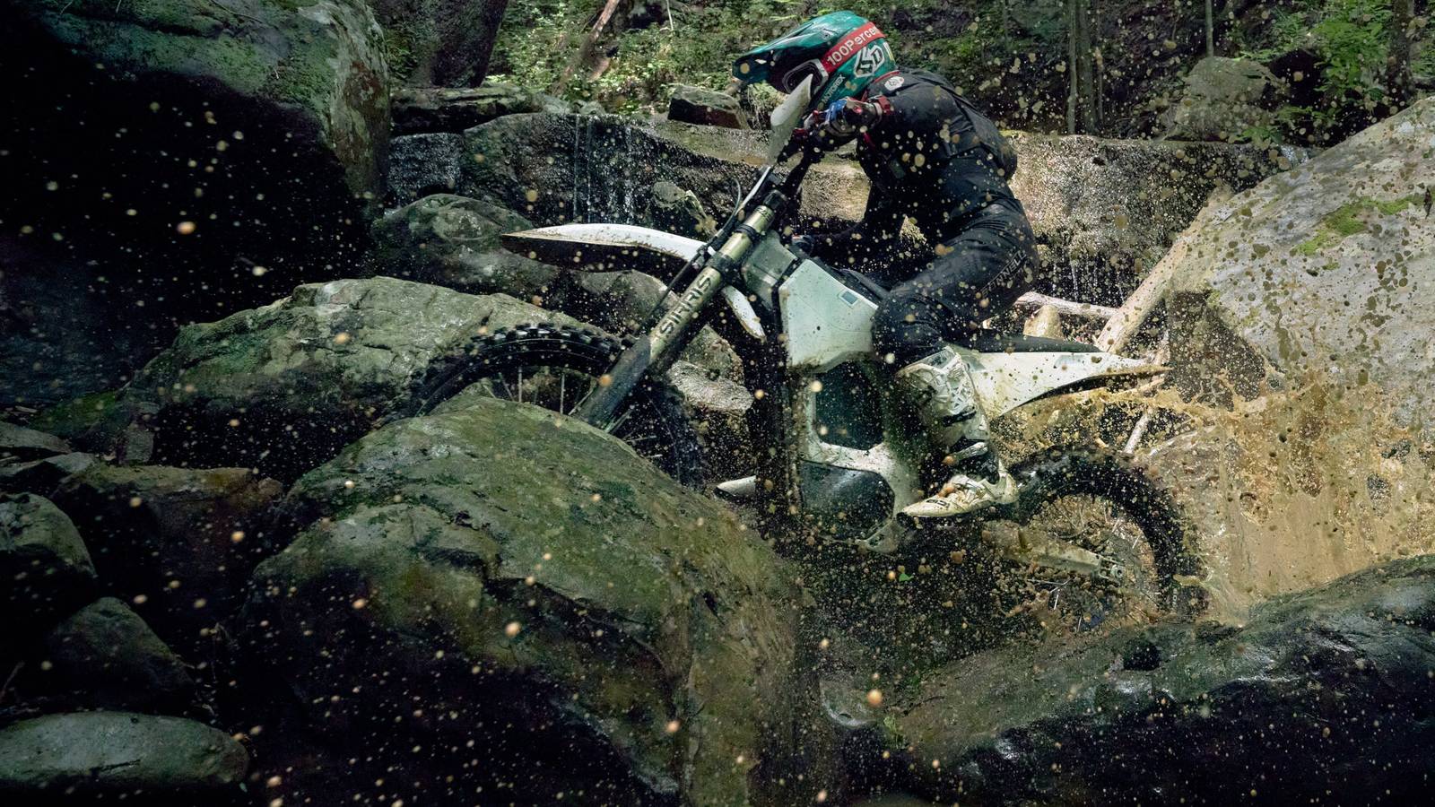Bonnell 805 RX First Look: 56 Horsepower And A Swappable Battery
