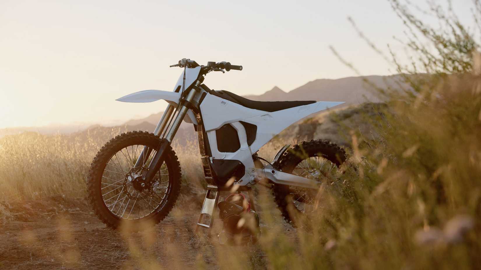 Bonnell 805 RX First Look: 56 Horsepower And A Swappable Battery