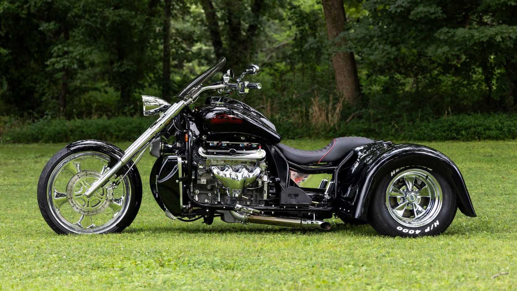 BossHoss Dragon side profile view parked in grass