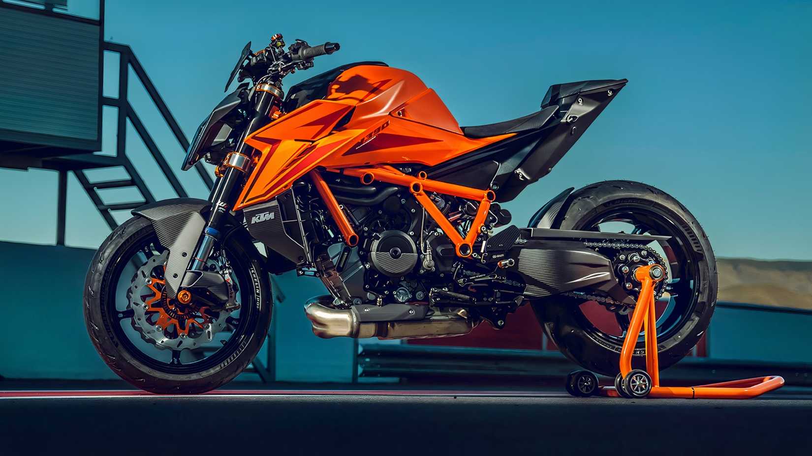 Side profile shot of the KTM 1390 Super Duke R Evo 