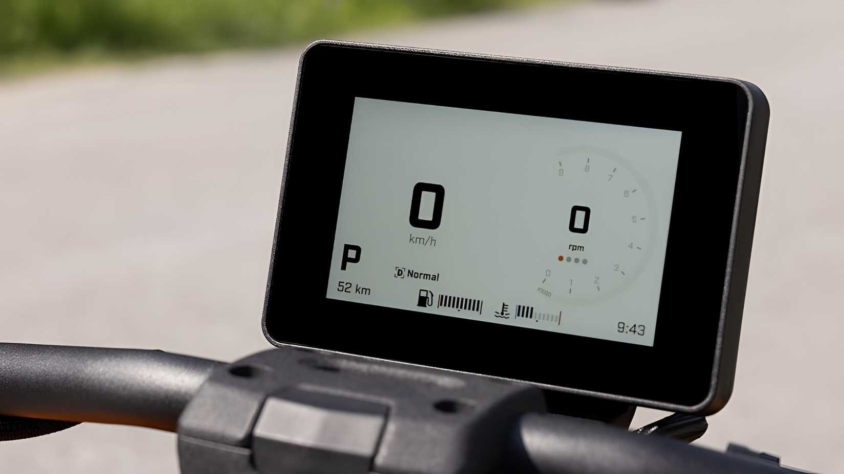 Can-Am Ryker Sport new bigger TFT close-up shot