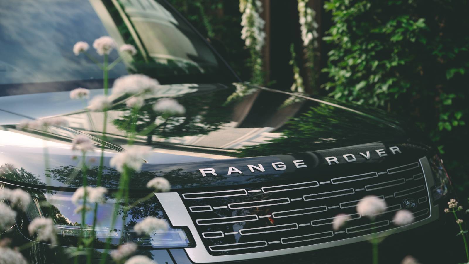 2027 Range Rover Electric: 542 HP, 333-Mile Range, $140,550