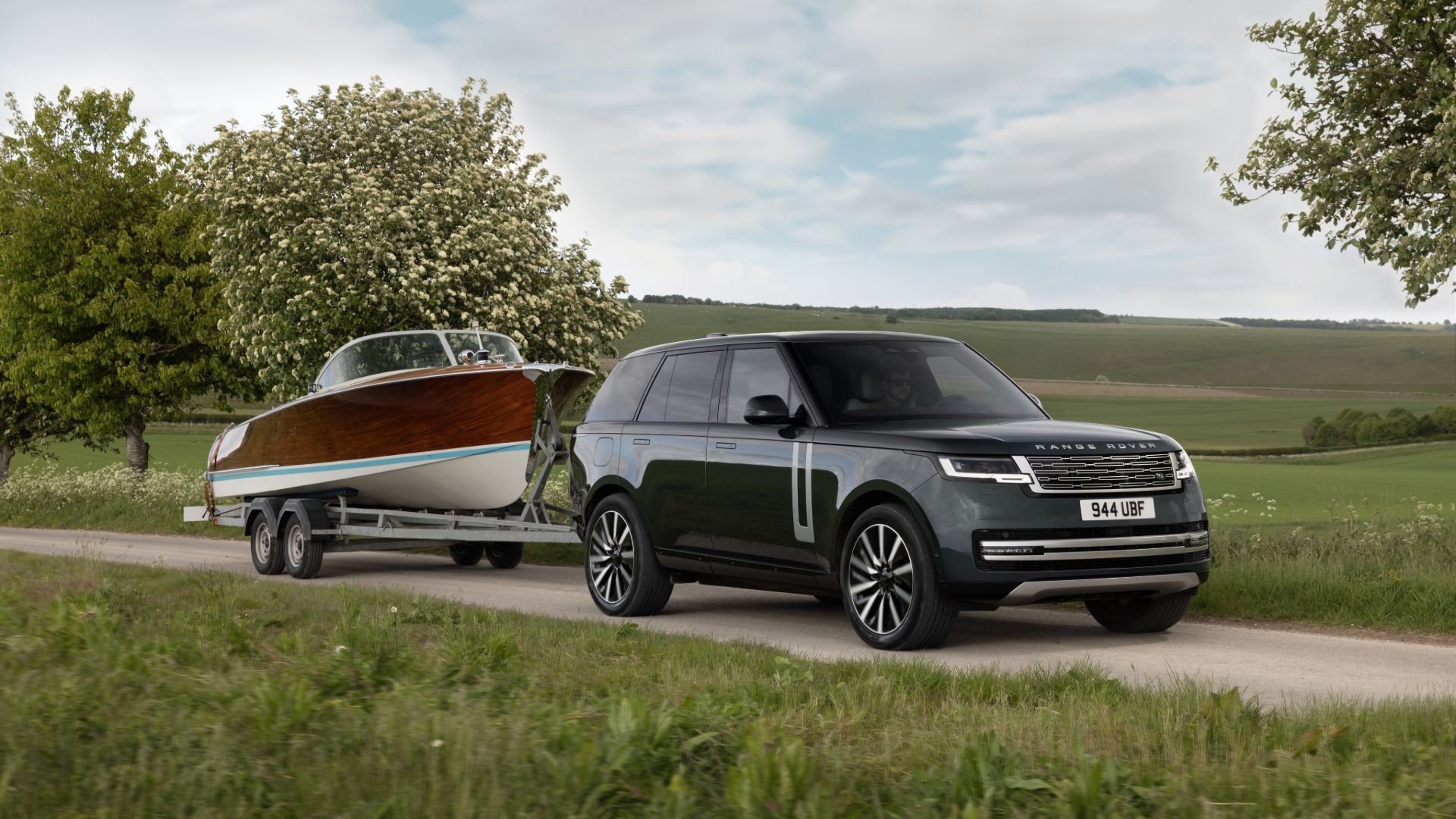 2027 Range Rover Electric: 542 HP, 333-Mile Range, $140,550