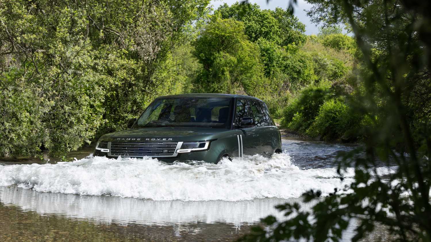 Range Rover Press Images 2027 Range Rover Electric: 542 HP, 333-Mile Range, $140,550
