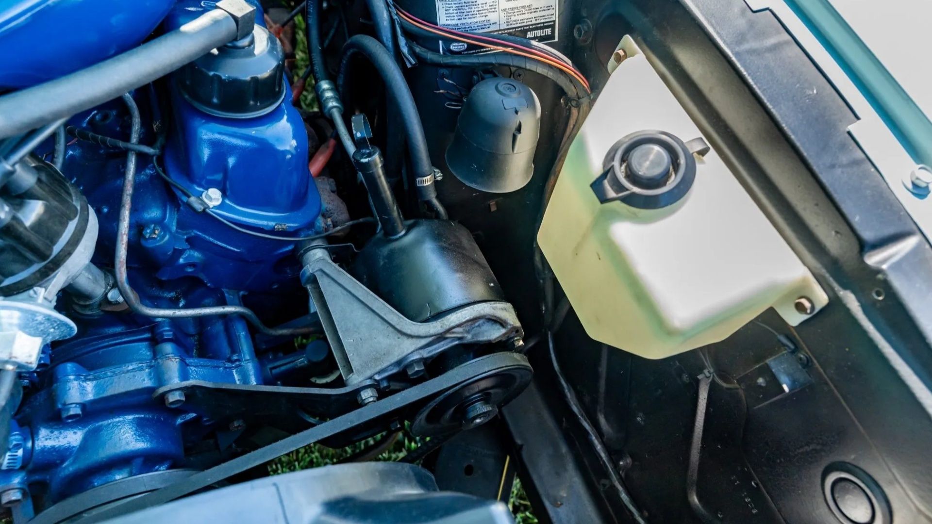 Why Ford's 302 Windsor Outlasted Every Small-Block Of Its Era