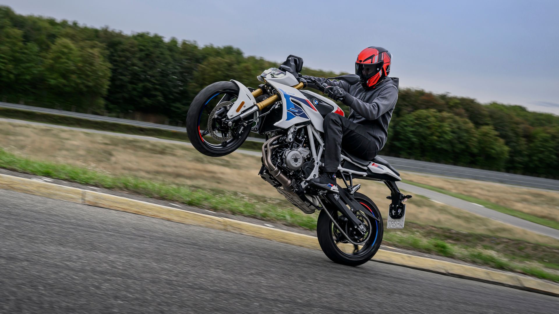 2027 BMW F 450 R: First Look