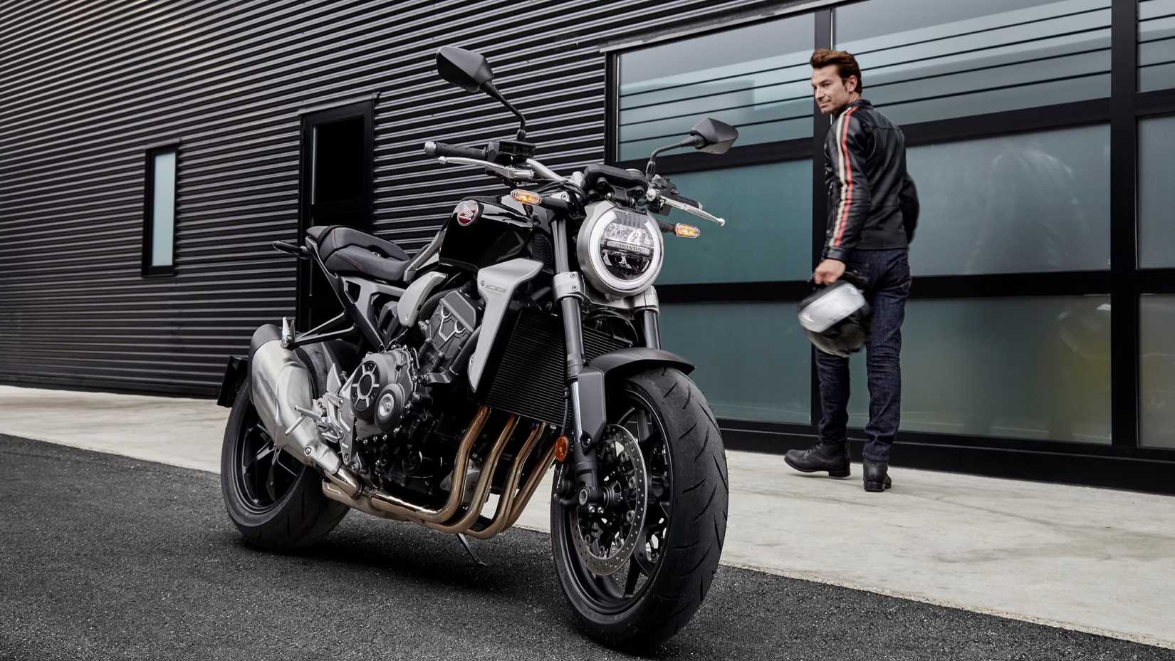 Hero shot of a 2018 Honda CB1000R Neo Sports Cafe