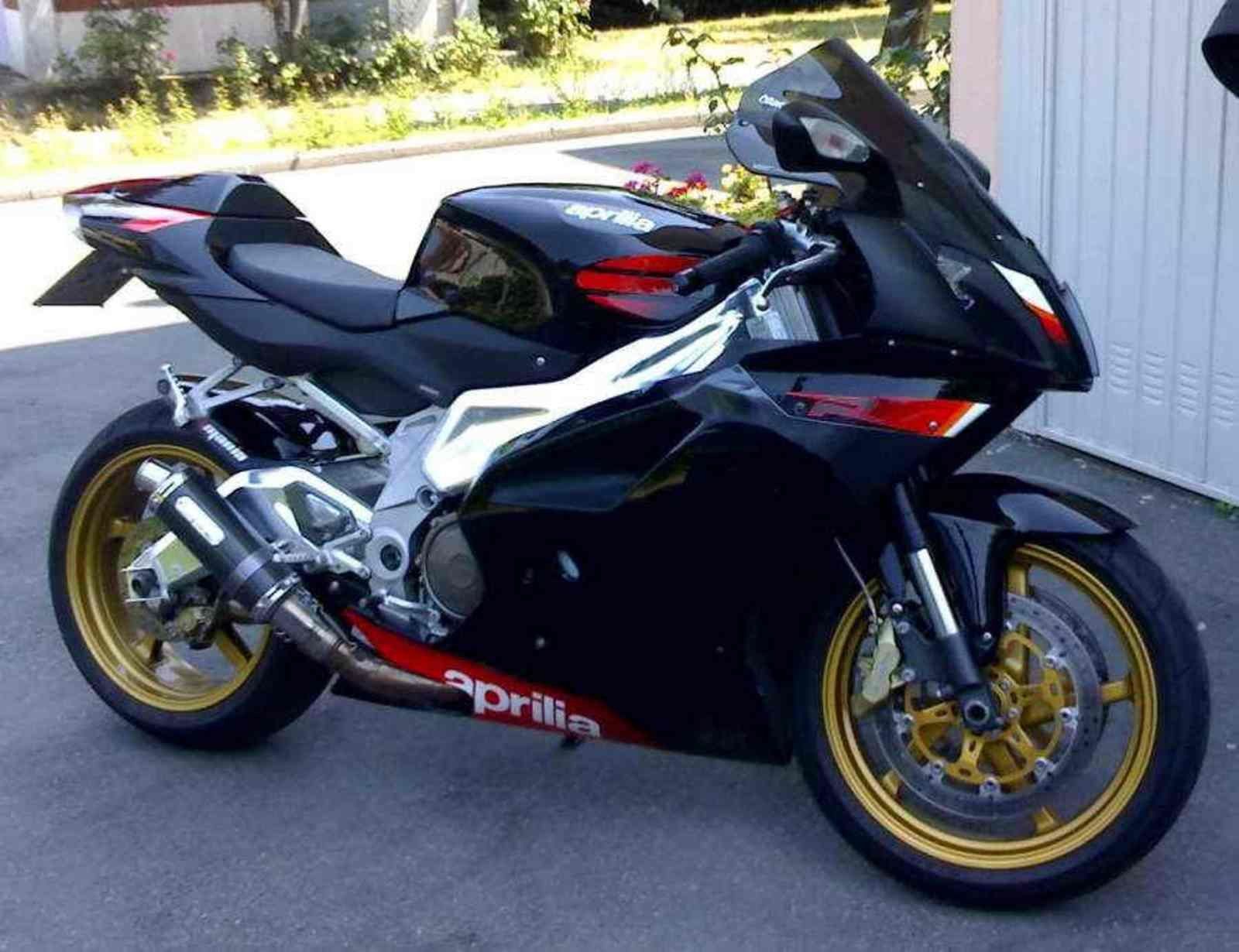 Aprilia RSV Custom