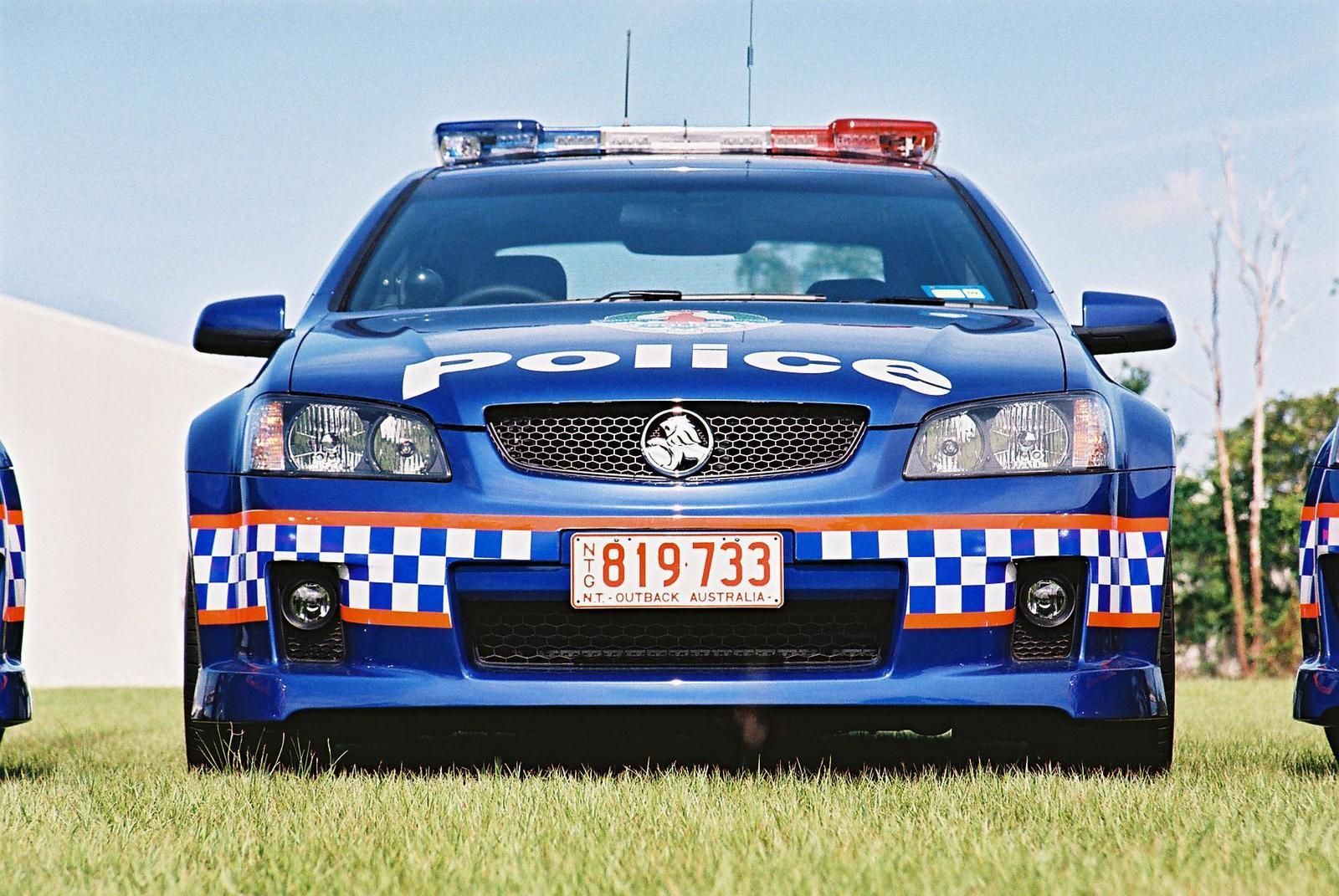 Включи сирену полицейской машины. Holden Commodore Police car. Holden Police. Commodore SS 2021. Police car Front view.