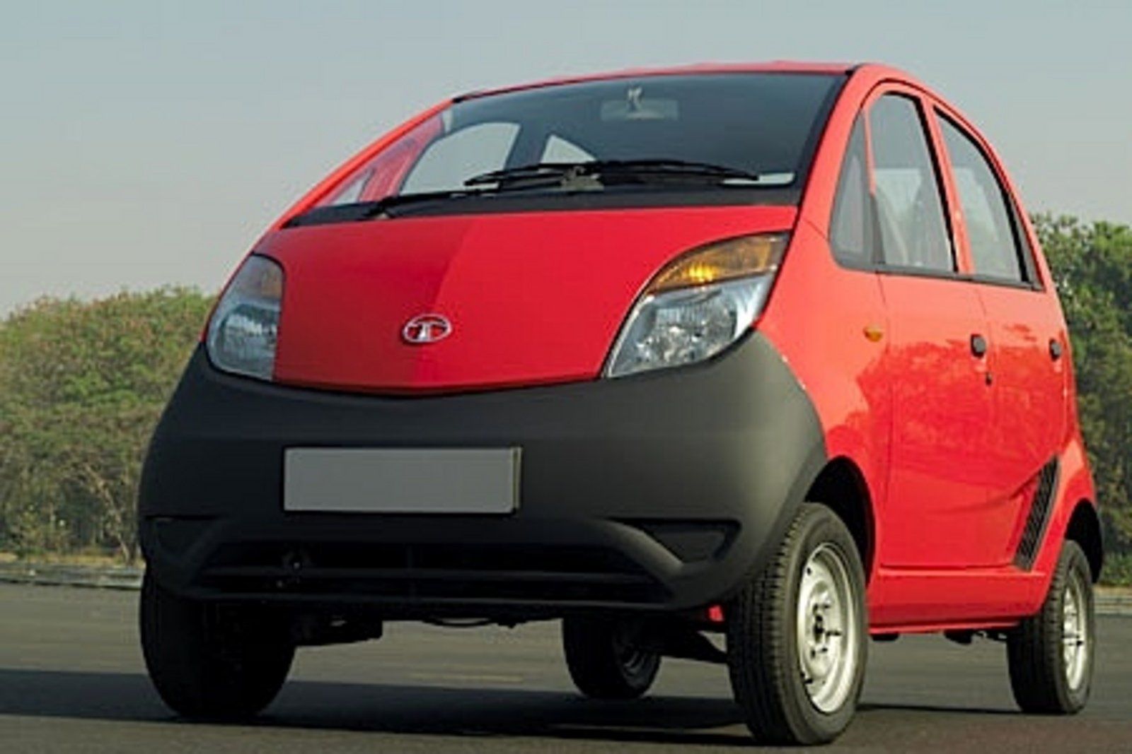 Самый дешевый автомобиль Tata Nano