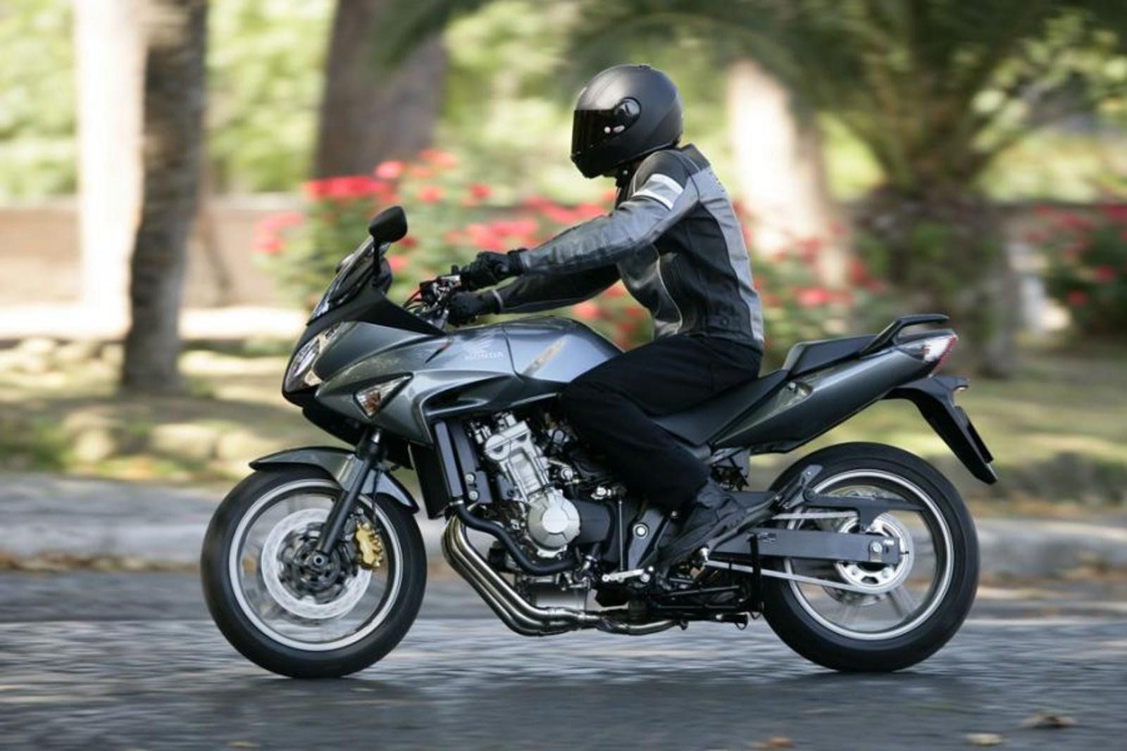 РњРѕС‚РѕС†РёРєР» Honda CBF 600