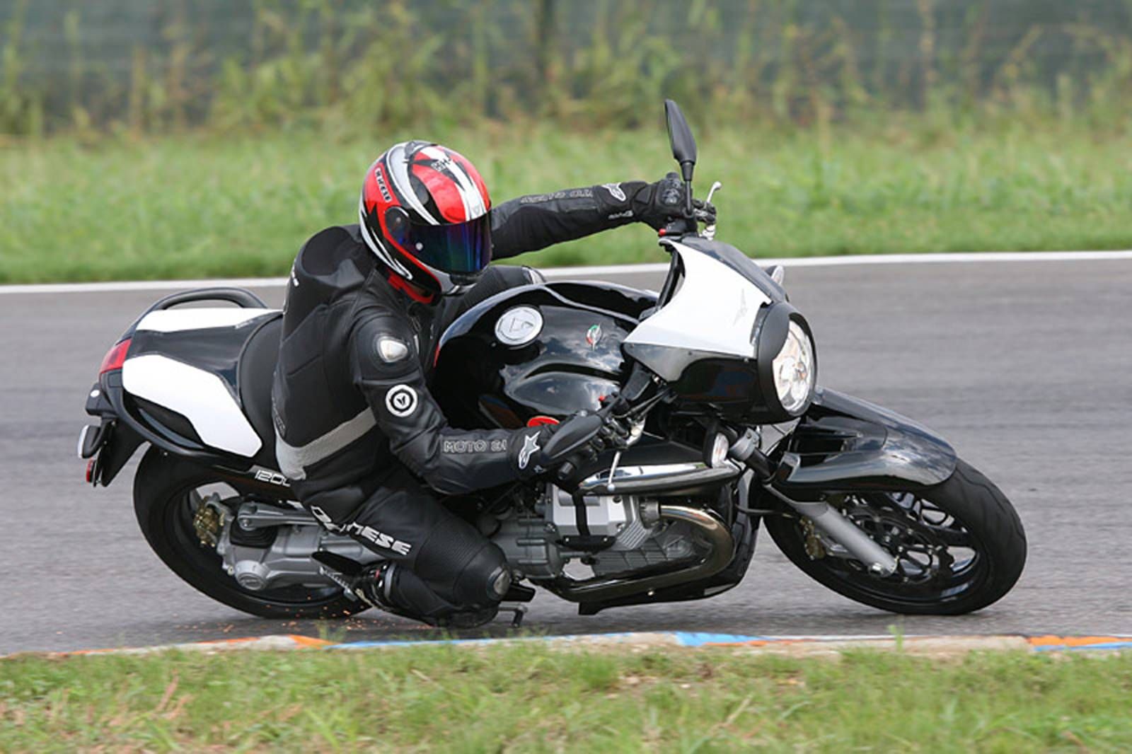 Moto Guzzi 1200 Sport v4