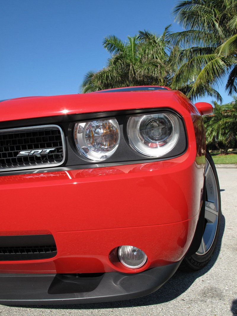 Dodge Challenger srt8 392