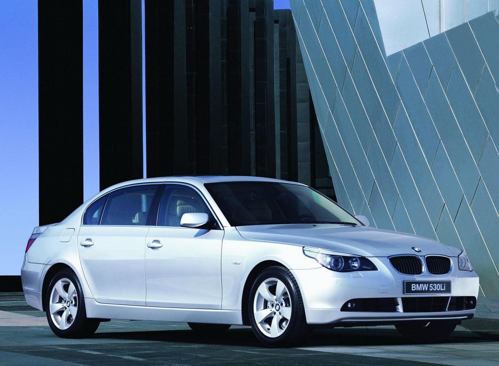 Автомобиль увеличил. BMW e60 Лонг. BMW 530li. БМВ 530 li. BMW 5 e60 long.