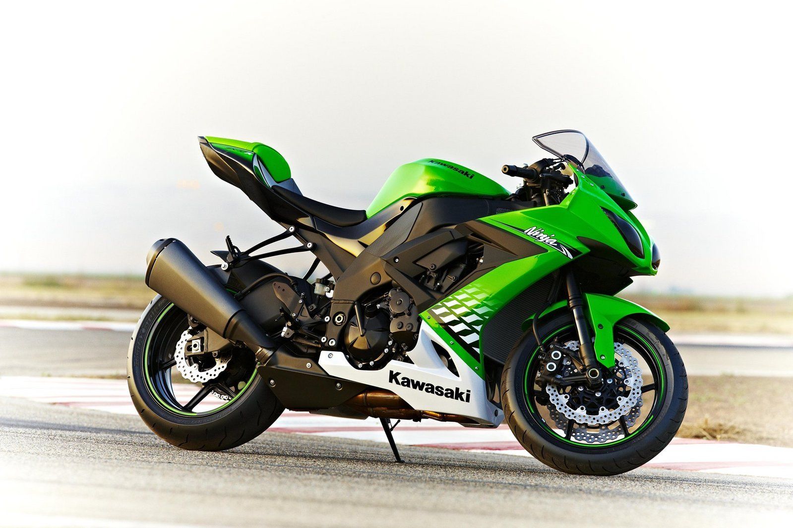 Что такое кавасаки. Kawasaki Ninja ZX-10r. Kawasaki Ninja 1000 ZX-10r. Kawasaki ZX-10 Ninja. Kawasaki Ninja 10r.