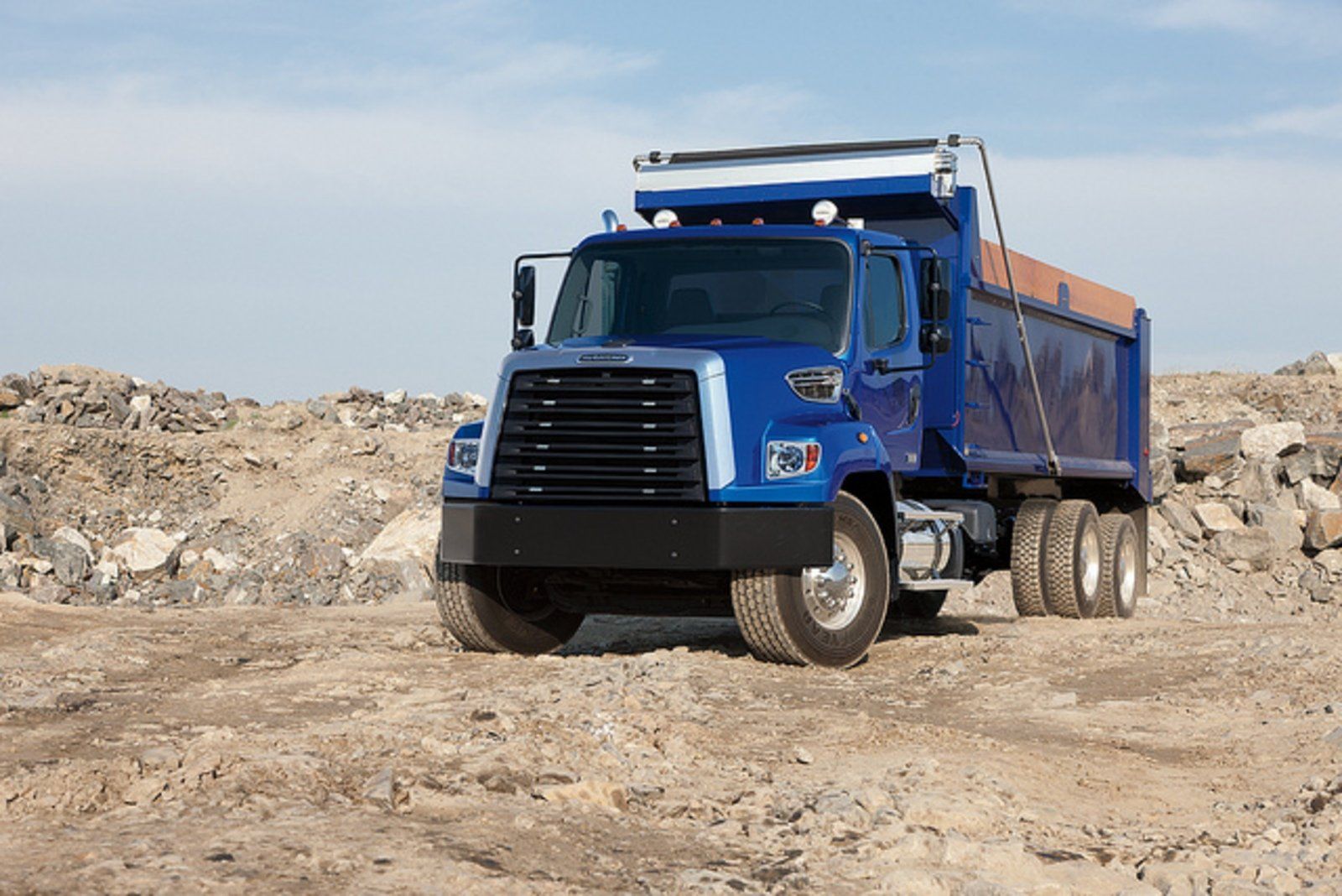 самосвал ниссан 6х4. татра -815 косолапая. магирус 290. самосвал мерседес 20 кубов. Scania p420.