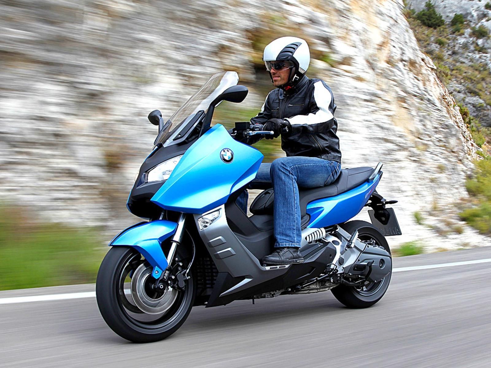 Скутер мотоцикл. BMW c600 Sport. BMW c600 Sport 2013. BMW максискутер 600. Скутер БМВ 600 кубов.