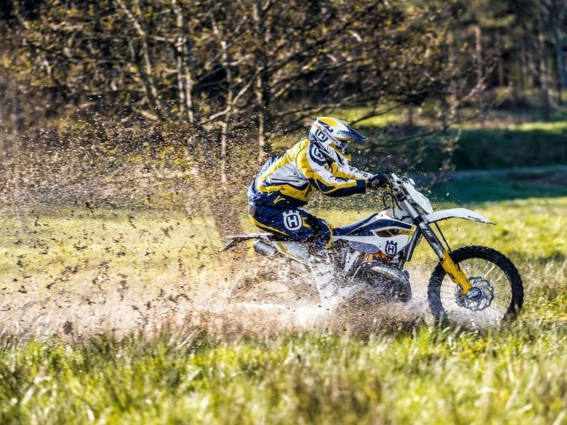 Husqvarna мотоциклы эндуро песок