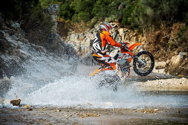 KTM EXC 690 РЎ С‡РµР»РѕРІРµРєРѕРј