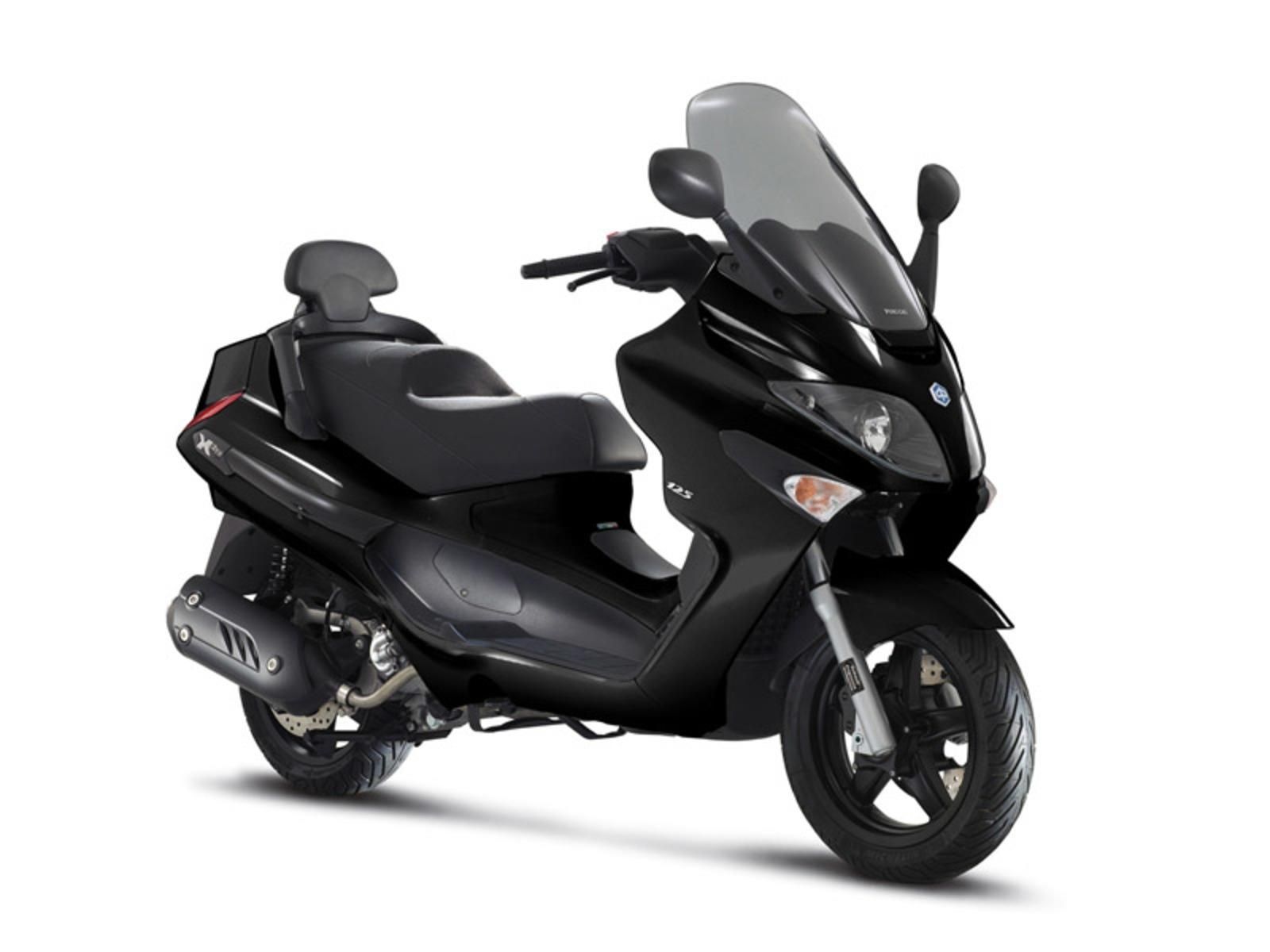 Ево 125. Скутер Piaggio 125. Piaggio Mirox EVO 125. Пиаджио скутер Маесискутер. Макси скутер Piaggio коричневый.