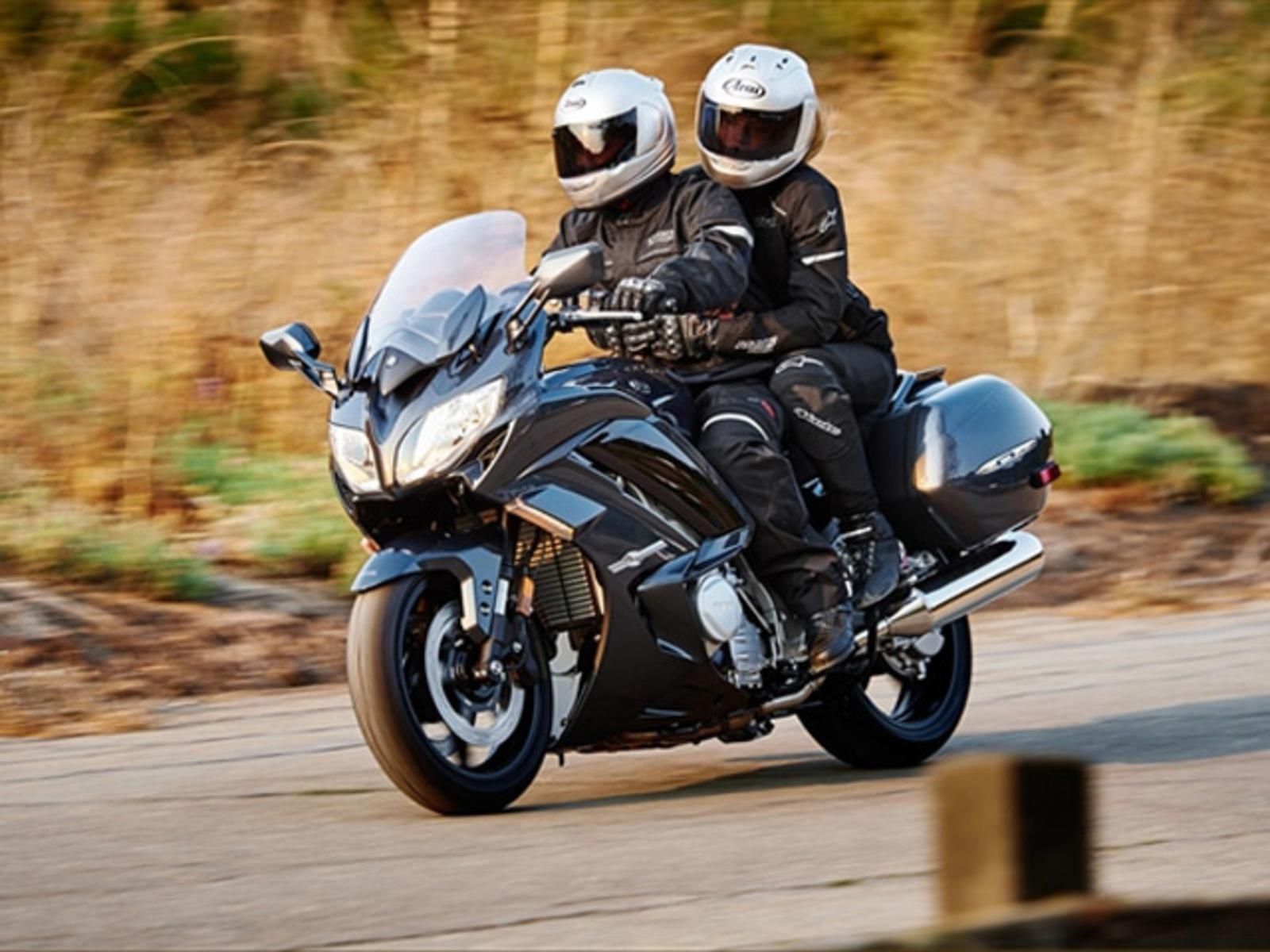 Yamaha FJR 1300 РІРґРІРѕРµРј