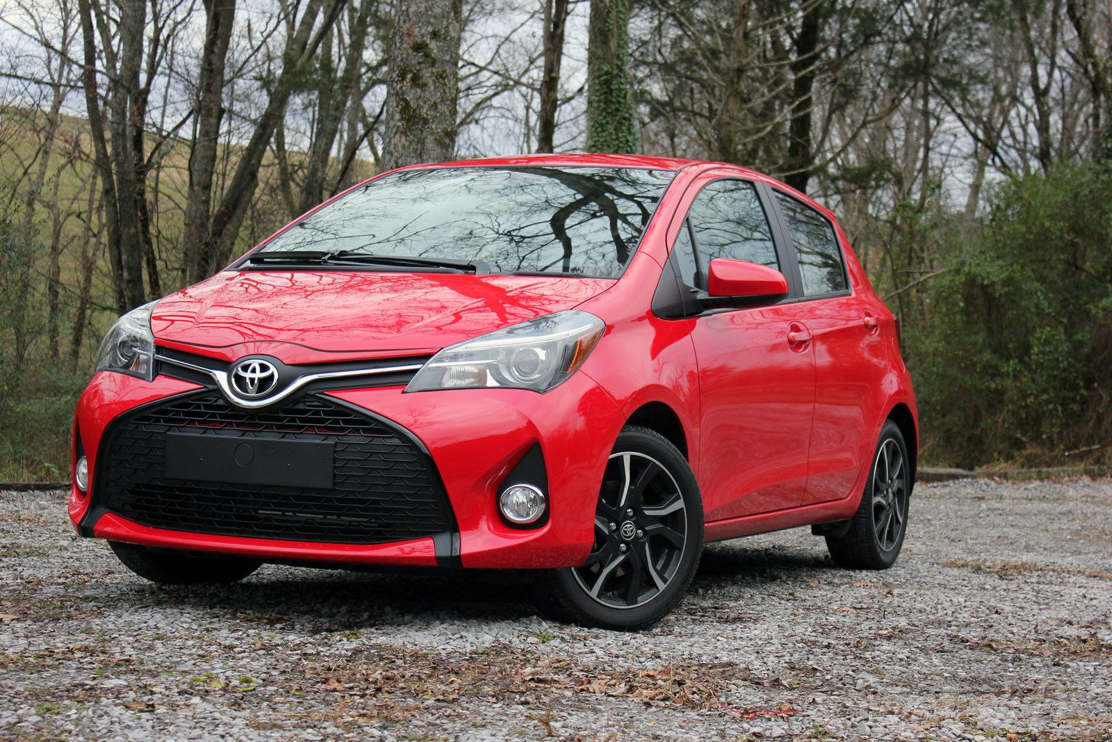 Тойота ярис продажа. Toyota Yaris 2015. Тойота Ярис электро. Тойота Ярис оранжевая. Toyota Yaris 2015 обзор.