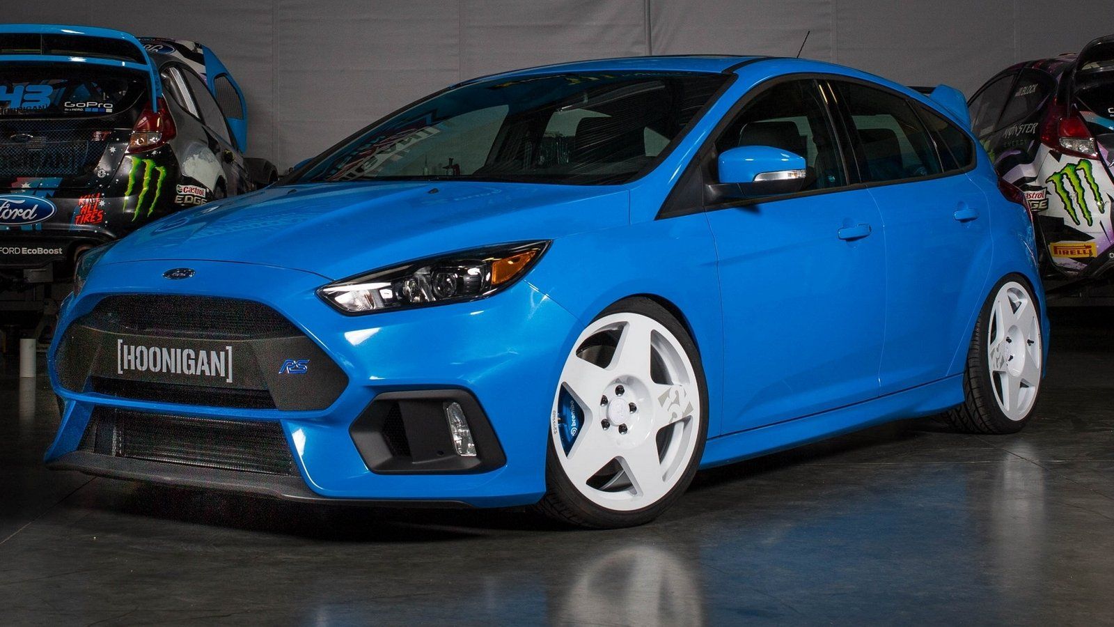 Ford Focus 2 RS stance