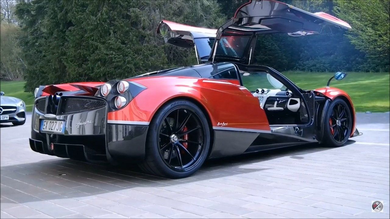 Машина Pagani Huayra Tempesta