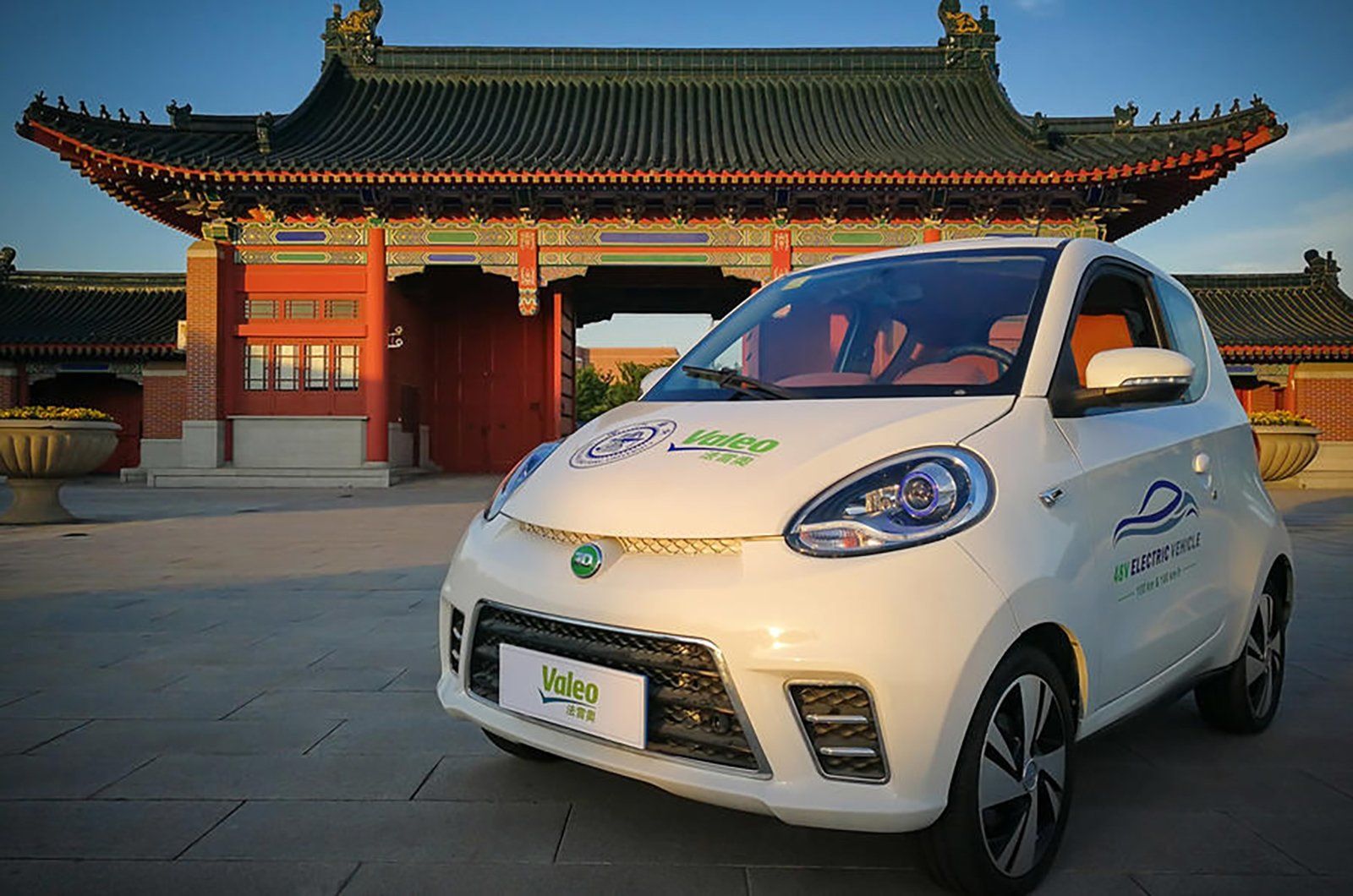 Китайский электромобиль премиум класса фото