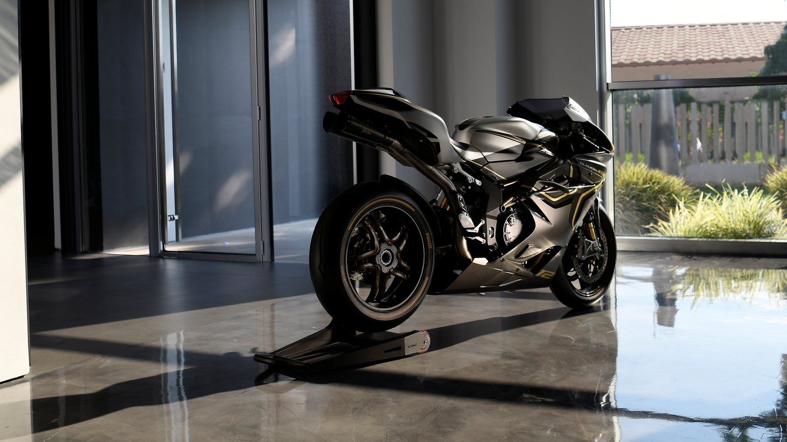 Мотоцикл MV Agusta f4 черный