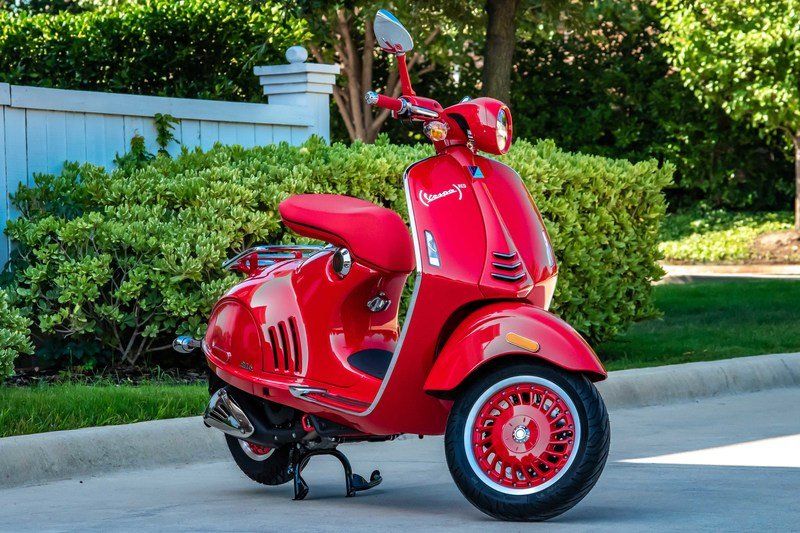 Vespa Red 2022