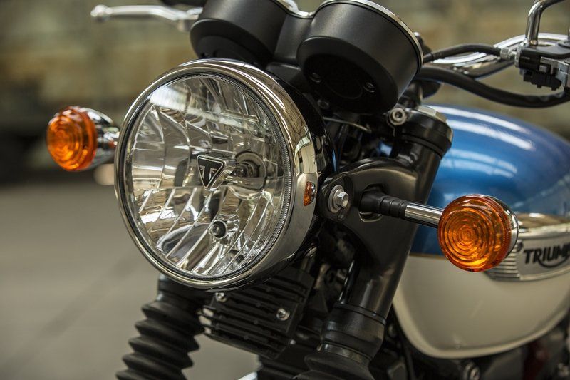 Triumph 10. Триумф Бонневиль т120. Фара Bonneville t100 и t120. Обвес для мотоцикла Triumph Street Cup. Двигатель Триумф т120.